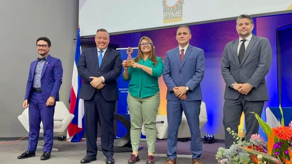 RESUELVE Costa Rica gana el Galardón PYME 2024 por la provincia de Heredia