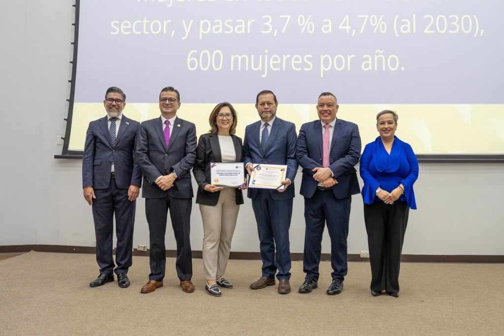 La Cámara Costarricense de la Construcción, única gremial reconocida por el INAMU y el MTSS por impulsar la participación de las mujeres en el sector construcción